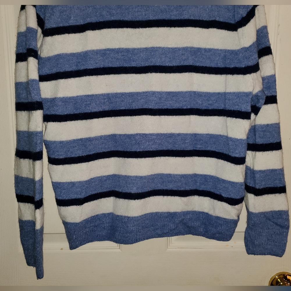 5 for $25 | H&M Crew Neckline Striped Fine Knit Sweater - Picture 11 of 11